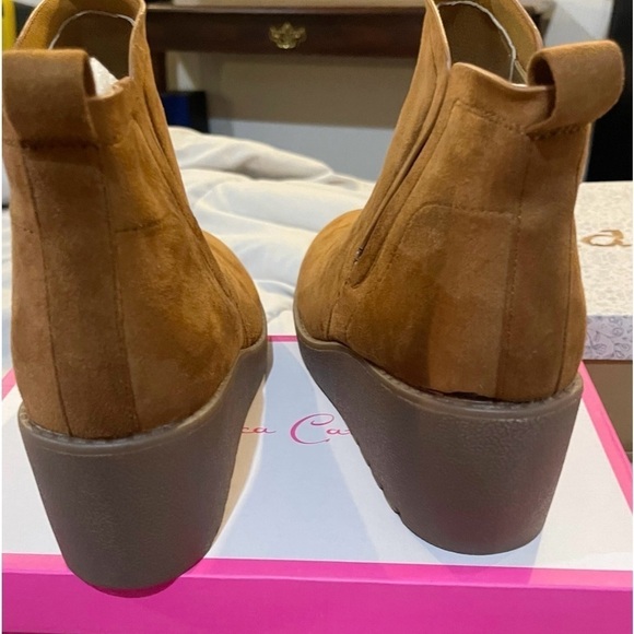 NWT and Box Jessica Carlyle Ankle Suede Boots Size 11 - Picture 2 of 8